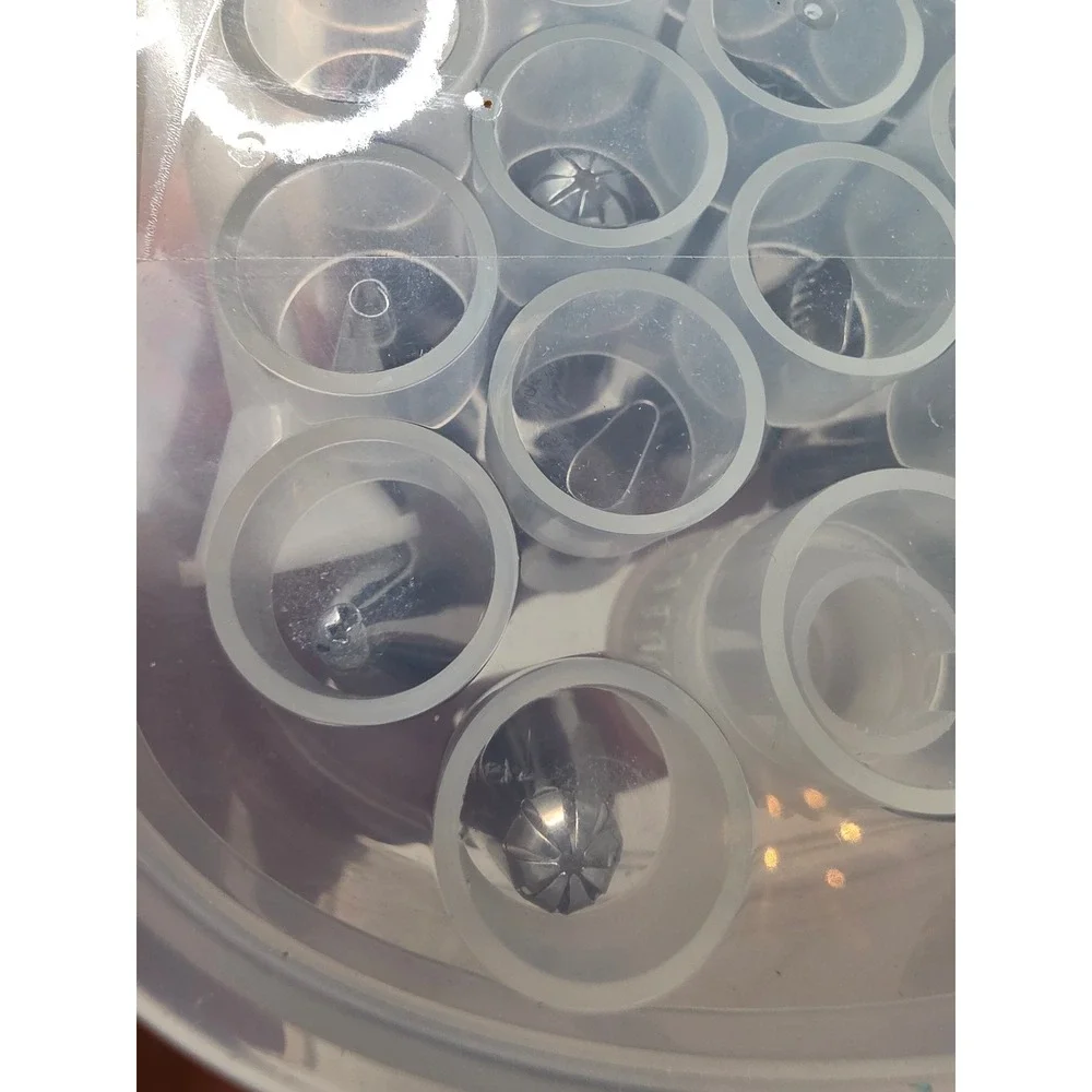 Cake Decorating Set 26 Piping Tips Storage Case and 6 Inch Metal Cooling Rack A2